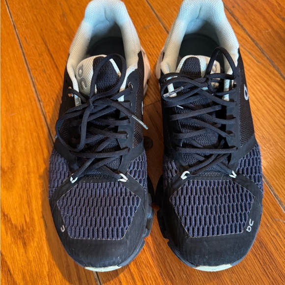 On Cloudflyer - Picture 2 of 6